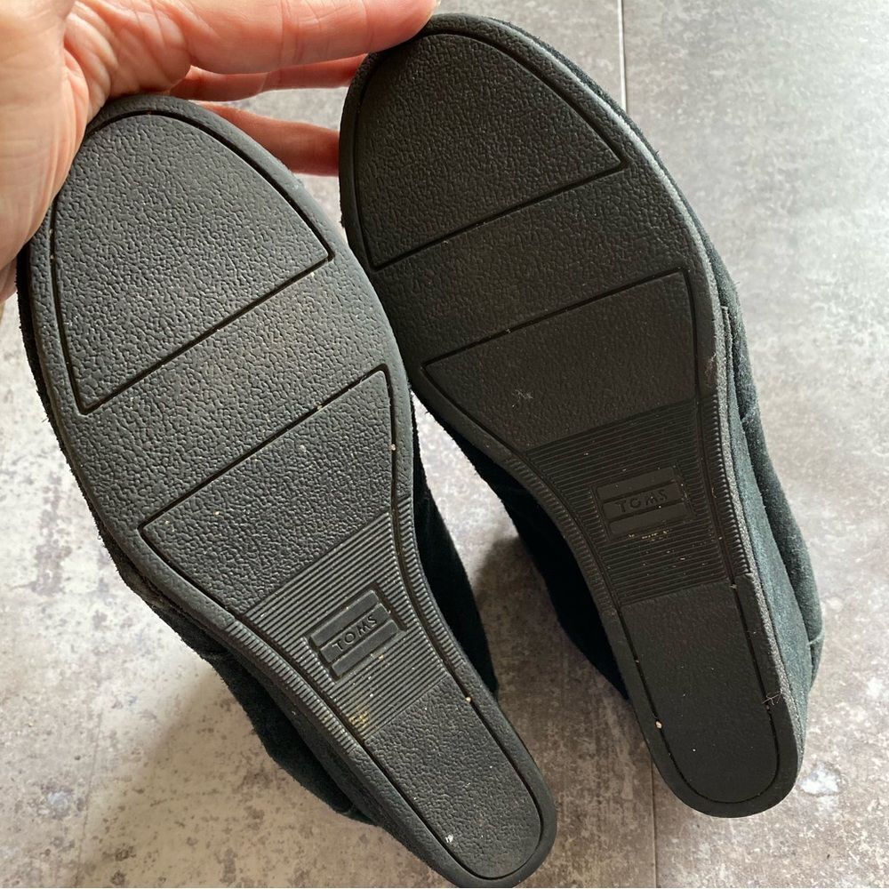 TOMS Wedge Ankle Booties Suede Black Shoes 9 Minimalist Classic - Picture 6 of 9